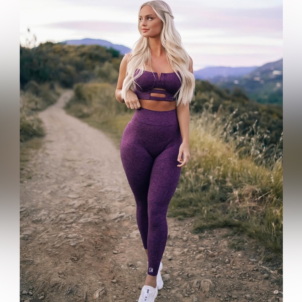 Bombshell Sportswear buxom bra, voluptuous leggings
